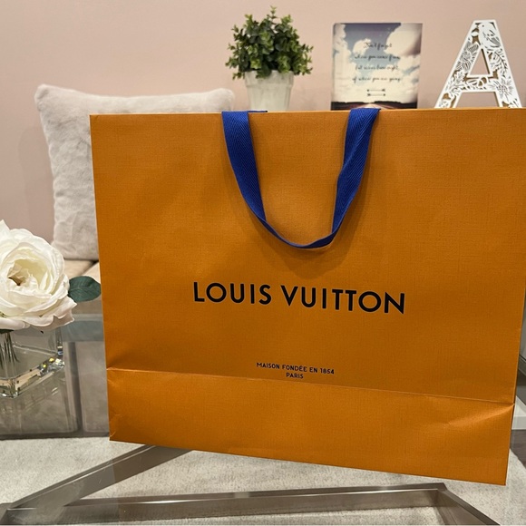 Louis Vuitton Magnetic Gift Box Set - Picture 9 of 12